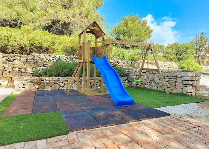 Salum * 特罗吉尔